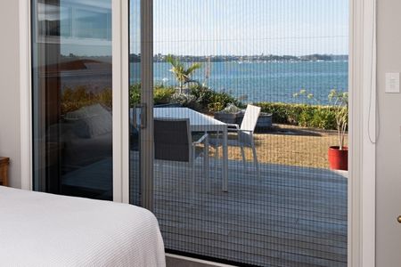 retractable insect screen omokoroa